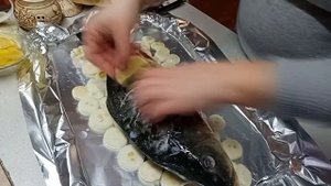 Карп запеченный в духовке - на луковой подушке -