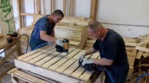 Сборка поддона пневмо пистолетом работа в Чехии норма 200 штук 12 часов