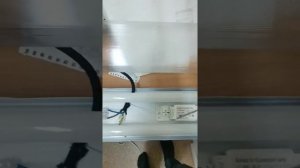 Переделка люминесцентного светильника с дросселем на светодиодные лампочки.