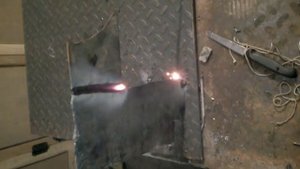 Хитрость при сварке тонкого металла электродом!!!