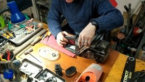 Как отремонтировать карбюратор на бензопиле " Patriot" с поршневой 45 мм.