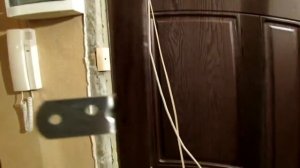 Отделка проема входной двери "родными" доборами.