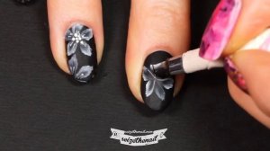 One-stroke flower nail art with acrylic paint