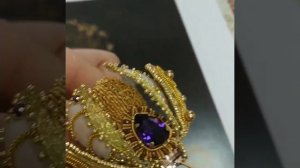 Вышивка люневильским крючком, брошь "золотая пчела".