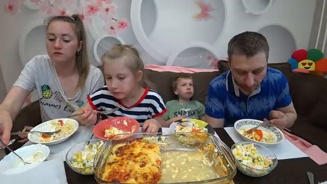 МУКБАНГ ОБАЛДЕННАЯ ЗАПЕКАНКА И КРАБОВЫЙ САЛАТ | MUKBANG DELICIOUS CASSEROLE AND CRAB SALAD #мукбанг смотреть онлайн