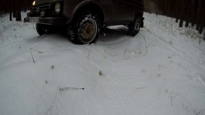 Нива и зимние дороги в лесу