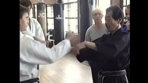 小外掛  Ко-сото-гакэ. Бросковая техника Дзёсинмон каратэ.