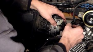 Как снять карбюратор на мотоцикле YAMAHA YBR 125