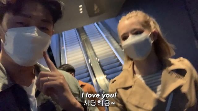 *EXTREME AEGYO* Making My Girlfriend Embarrassed In Front Of Other International Couple смотреть онлайн