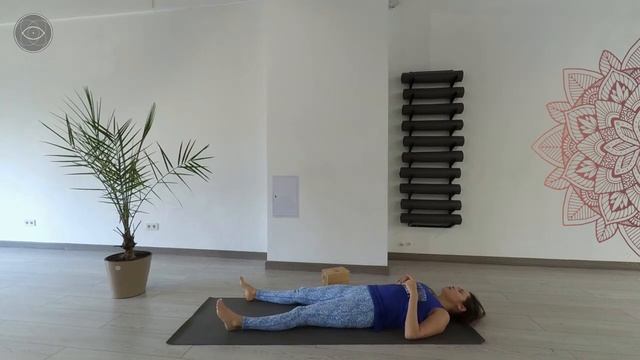 Расслабление и вытяжение спины с помощью йоги смотреть онлайн