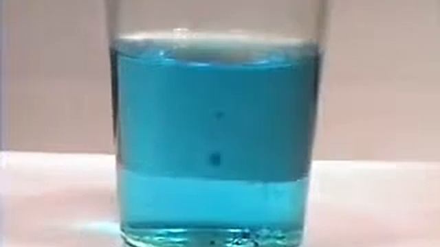 Реакция цинка и хлорида меди 2. Раствор хлорида меди 2. Хлорид меди 2 цвет. Хлорид меди II раствор. Cucl2 цвет раствора.