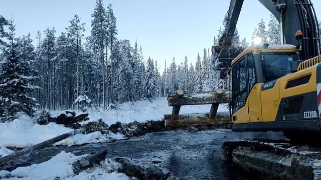 Вахта на Севере №2 - Строим Мост в Лесу | Быт в вагончике смотреть онлайн