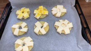 БОЖЕСТВЕННО ВКУСНЫЕ И НЕЖНЫЕ БУЛОЧКИ 🥐 К ЧАЮ ЗА 10 минут! Булочки с ананасом из слоенного теста!￼