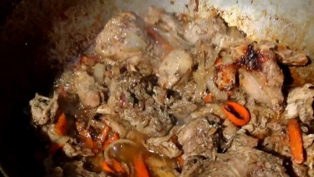 Кролик в сметане. Готовим в казане на костре. смотреть онлайн