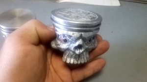 Череп из поршня.