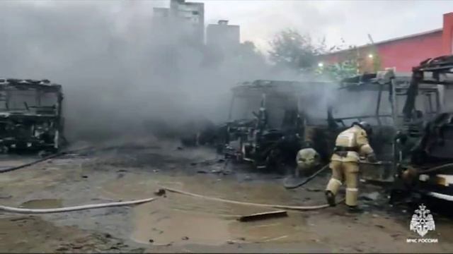 Восемь пассажирских автобусов сгорели утром во Владивостоке.