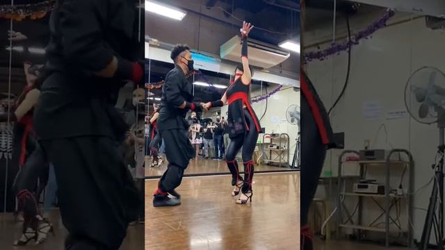 Ryu & Mayu Sensual Bachata After Class Demo @Halloween Bachata Roppongi смотреть онлайн