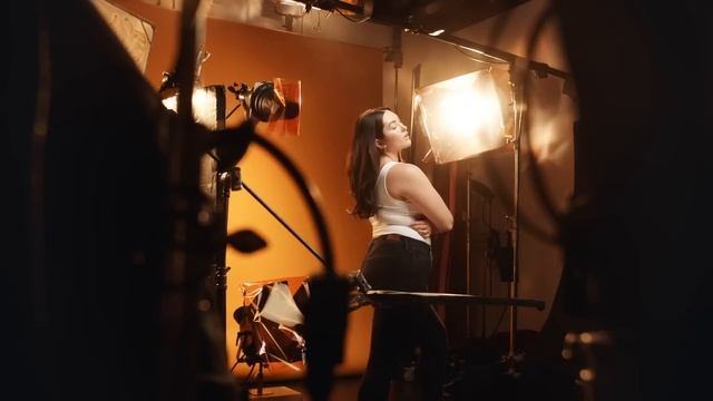 NYX PROFESSIONAL MAKEUP | BORN TO GLOW смотреть онлайн