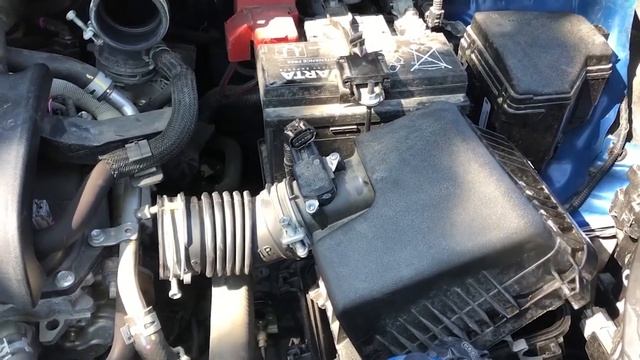 Toyota Yaris - Engine Sound Without Air Filter смотреть онлайн