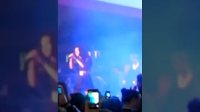 Inna la primul concert într-un mall смотреть онлайн