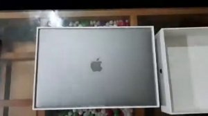 Apple MacBook Air Laptop (10th Gen Core i5/ 8GB/ 256GB SSD/ Mac OS Catalina) Unboxing