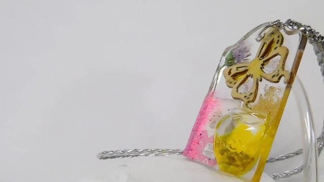 Кулон из эпоксидной смолы 