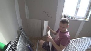 ПРИКЛЕЕВАЮ ЛАМИНАТ НА СТЕНЫ! на МОНТАЖНУЮ ПЕНУ!!!