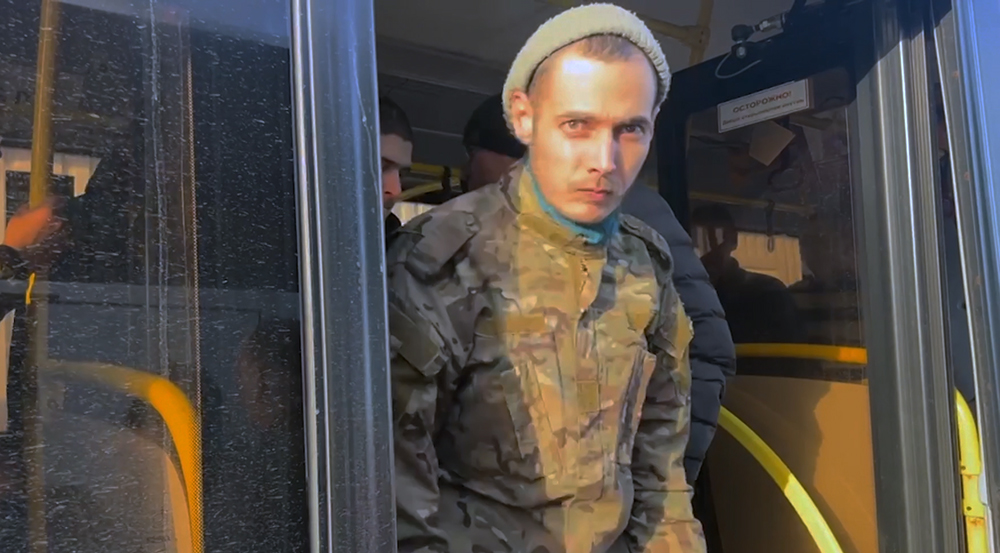 Минобороны опубликовало кадры с вернувшимися из украинского плена военными / События на ТВЦ