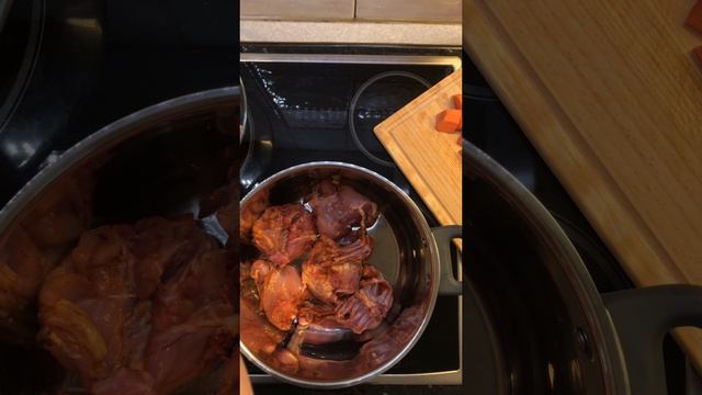 Кролик в сметане #еда#кулинария#кроликвсметане#ужин