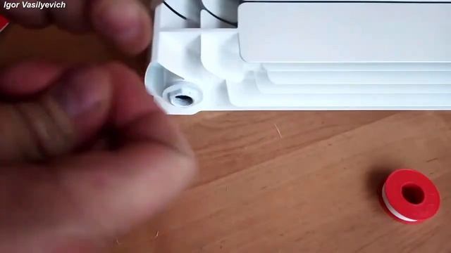 Установка биметаллического радиатора отопления. Замена чугунной батареи на биметаллическую. Легко!