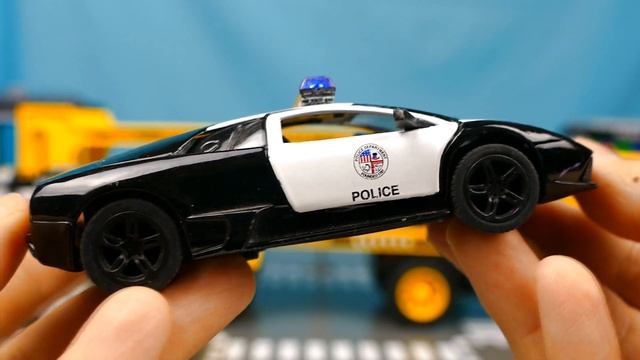 Автовоз привез полицейские машины на ремонт 501 Серия Мир Машинок