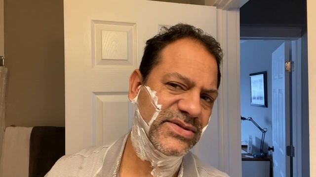 Gillette Sensor GOATEE Clean Up — average guy tested — Sunday Shave Ep. 44 смотреть онлайн