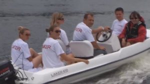 Стеклопластиковая лодка LAKER на воде