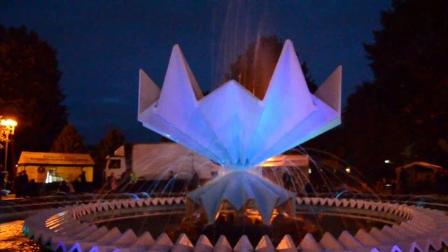 Фонтан с подсветкой в Барановичах смотреть онлайн