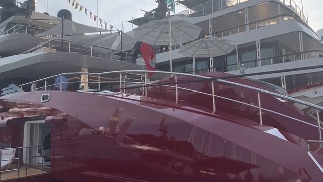 Настоящий Дом на воде и Яхта от Ламборгини на самом роскошном мероприятии года смотреть онлайн