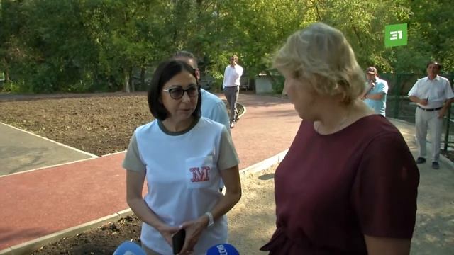 Раньше там ночевали бомжи, теперь будут играть дети. В поселке Локомотивный отрыли современный скве смотреть онлайн