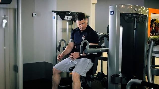 Разведение рук в тренажере смотреть онлайн