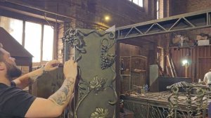 Кованый каминный набор, дровница и обрамление камина в стиле виноградной лозы ⚒?