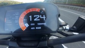 KTM Duke 125 Top Speed + Acceleration [RAW sound] AKRAPOVIČ
