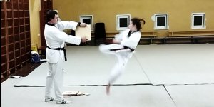 Аттестация на 2 пхум. Разбивание доски ударом Торнадо