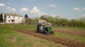Вспашка самодельным минитрактором