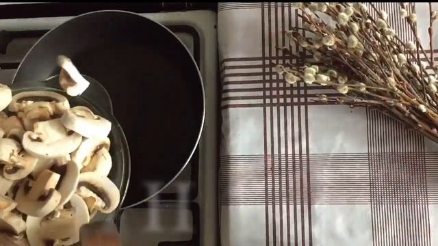 ГОНИО:Картофель, запеченный с грибами и сметаной