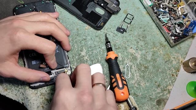 Xiaomi Redmi 8A как разобрать и если телефон не включается само реанимация простой ремонт смотреть онлайн