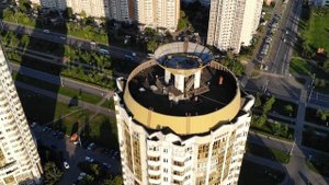 Москва. Что на крыше домов-башен в Марьино?