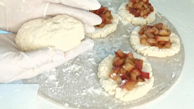 Сырники по-киевски/СЫРНИКИ с яблочной начинкой/рецепт вкусных творожников смотреть онлайн