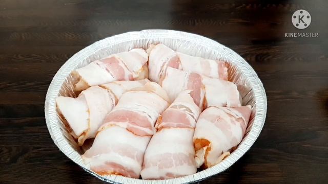 Куриные рулетики с печеным картофелем.