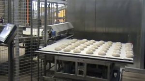 FOULHOUX BAKERY  KORNFEIL   Dough transfer from handling table to Asistent