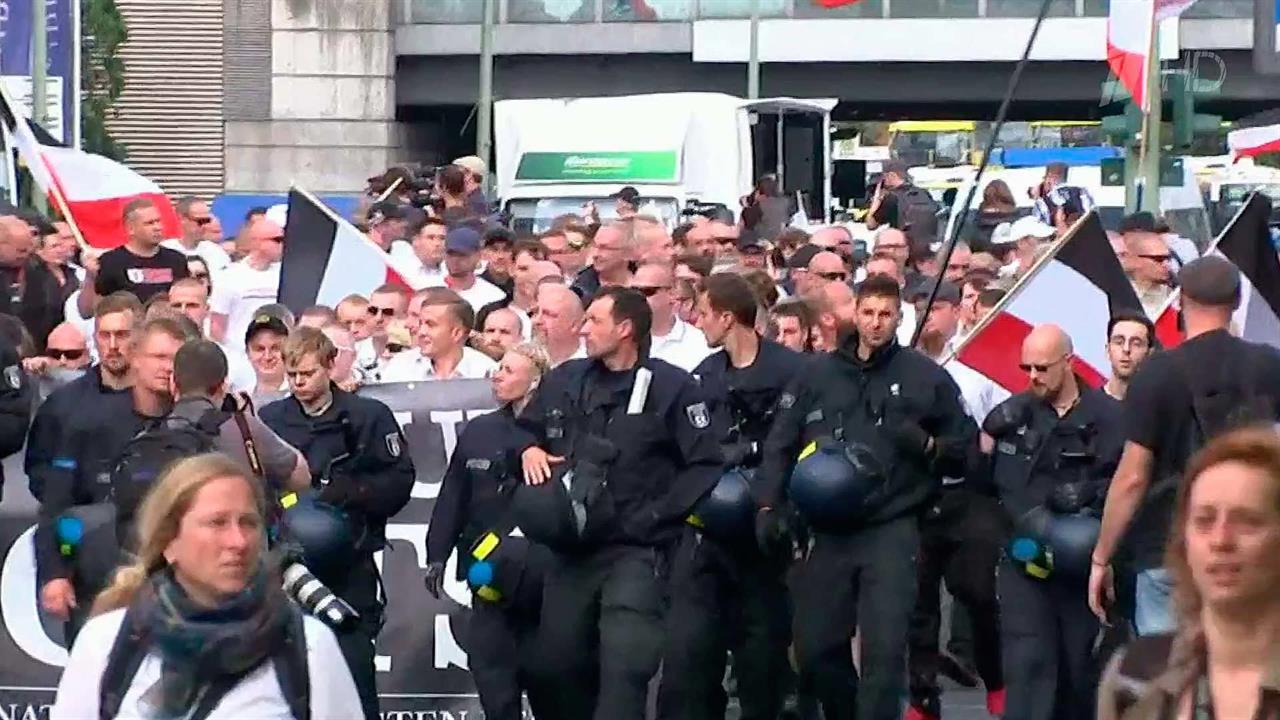 Сразу в нескольких европейских странах прошли демо...вых, которые вышли с антимигрантскими лозунгами