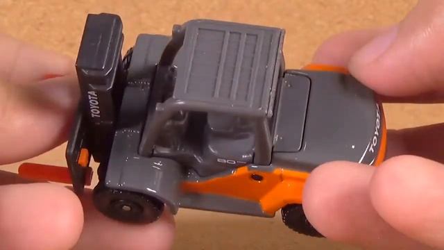 [KitchenToyTV]Tomica 111 Toyota L&F Geneo Diecast Vehicle Toy Unboxing смотреть онлайн