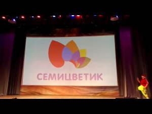 Танец Белоснежки и гномов.